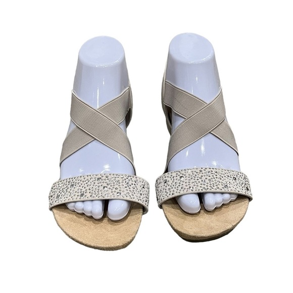 St John’s Bay Tan Embellished Slip On Strappy Wedge Sandals Size 7 1/2 Women’s - Picture 2 of 8